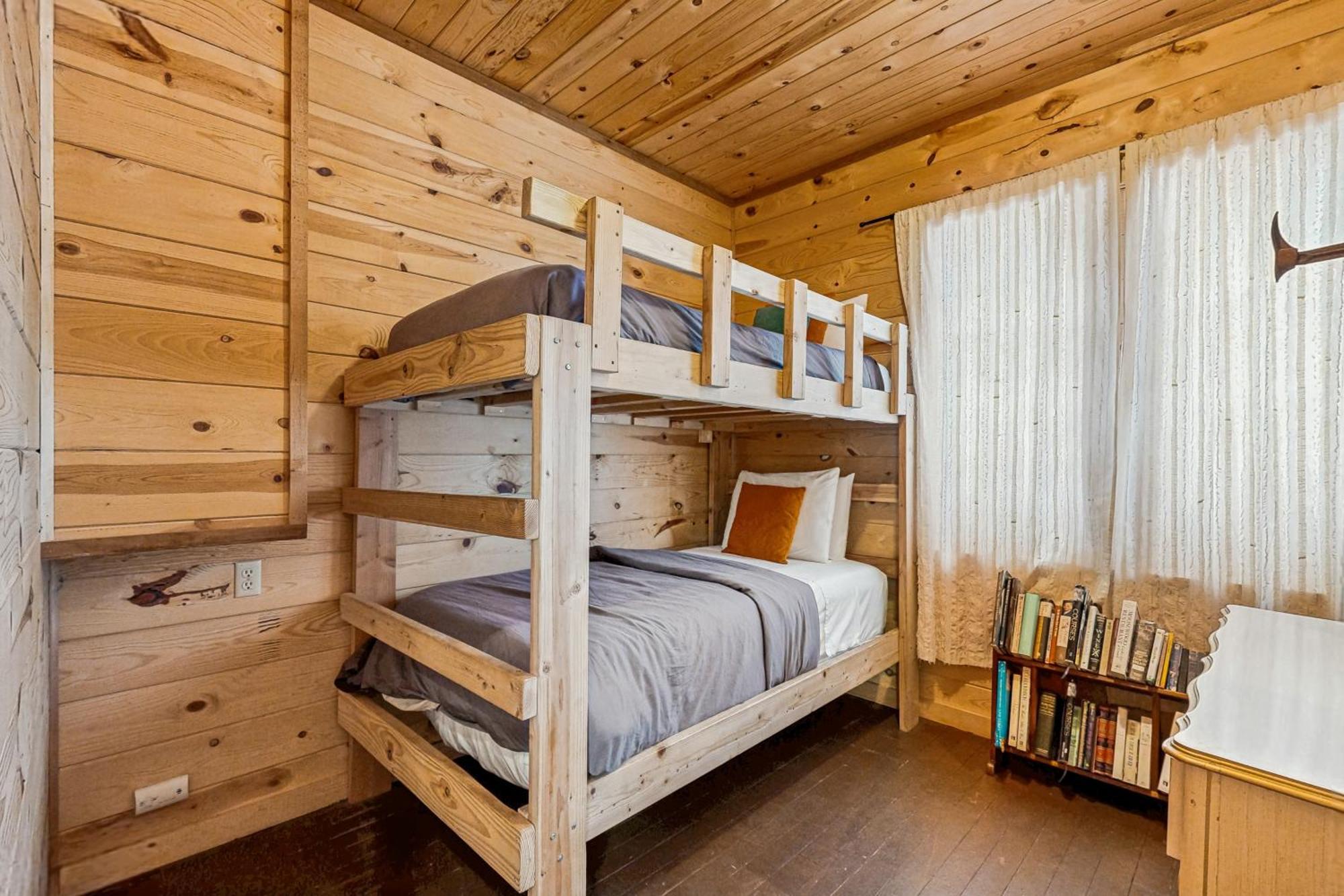 Flying Stag: Main Lodge Гавърнмънт Кемп Екстериор снимка
