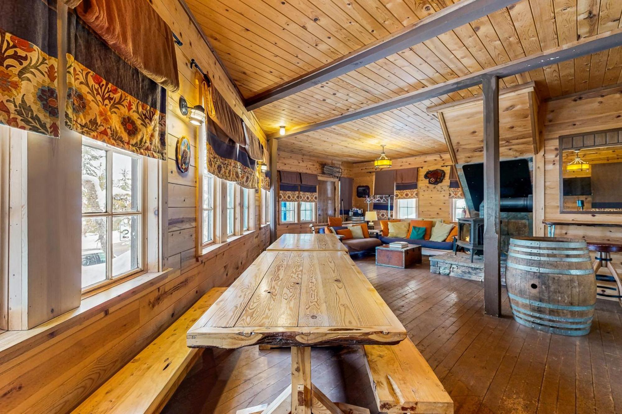 Flying Stag: Main Lodge Гавърнмънт Кемп Екстериор снимка