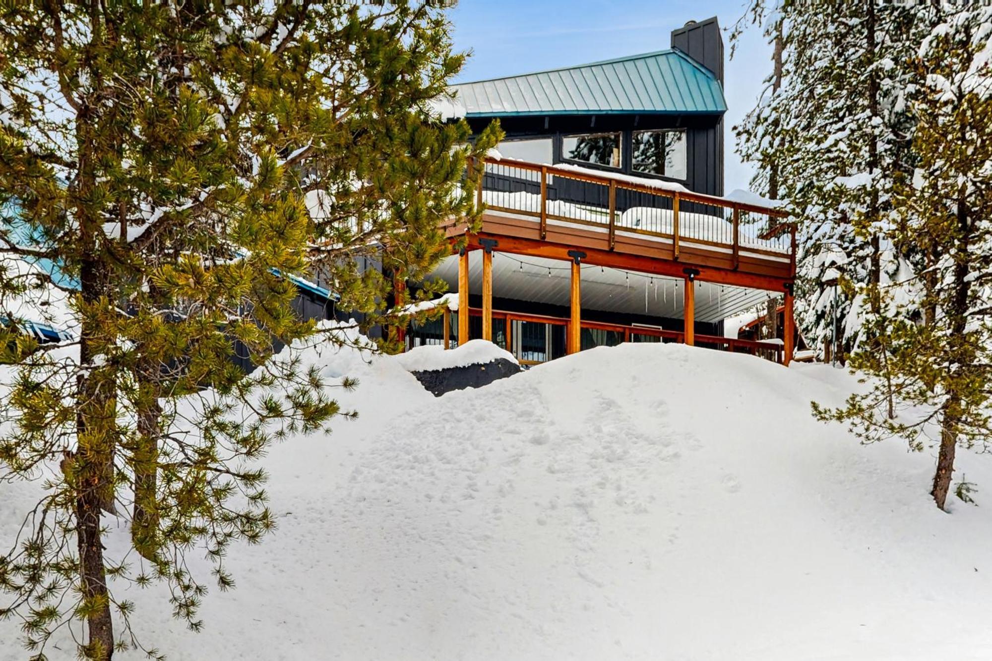 Flying Stag: Main Lodge Гавърнмънт Кемп Екстериор снимка