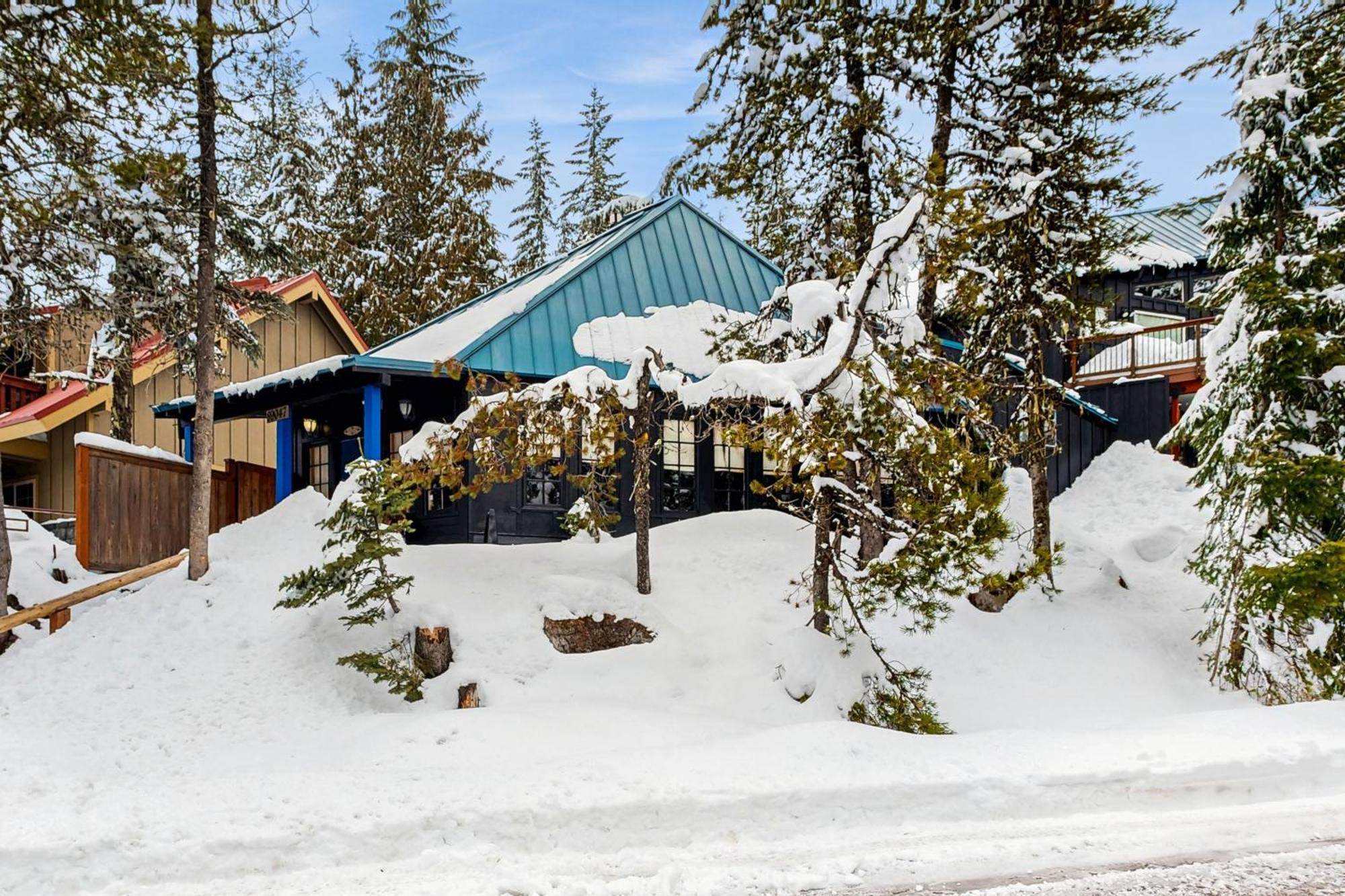 Flying Stag: Main Lodge Гавърнмънт Кемп Екстериор снимка